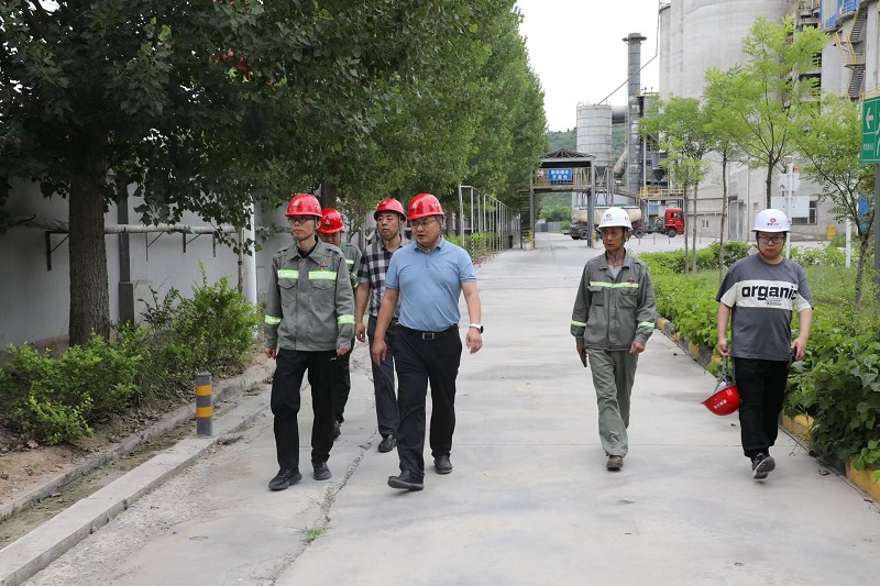 陜西建材科技公司黨委委員、副總經(jīng)理郭正亮到黃陵公司進(jìn)行安全環(huán)保督導(dǎo)檢查